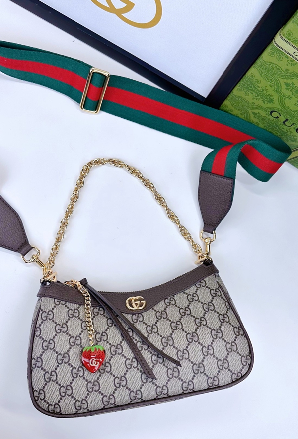 激安グッチバッグコピー着用イメージ